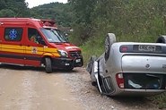 Capotamento no bairro Arraial do Ouro deixa duas mulheres feridas