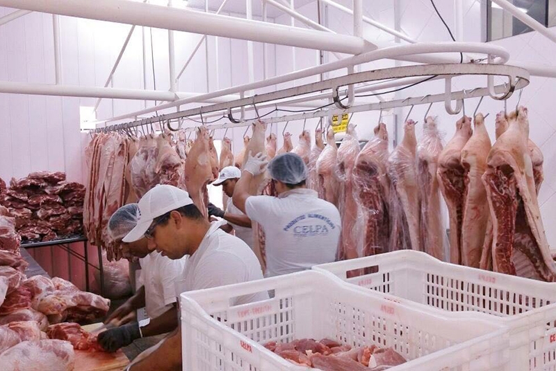 Distrito do Belchior tem concentração de produtores de defumados em Gaspar