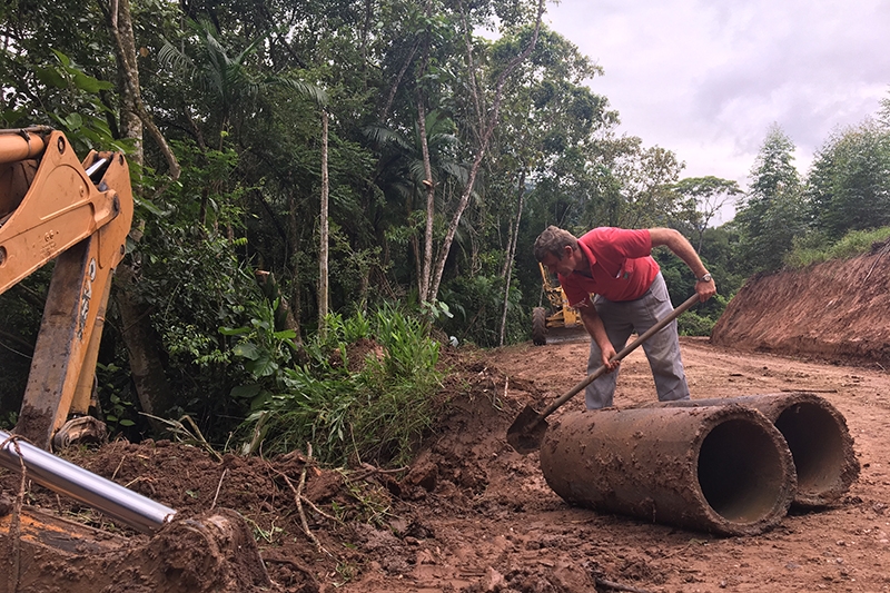 Superintendência do Belchior inicia limpeza de sarjetas