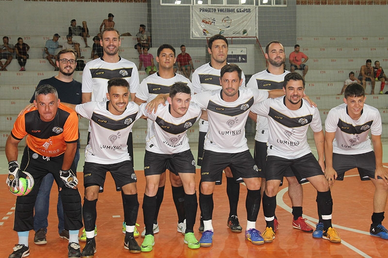 Freicumadre lidera Municipal de Futsal