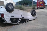 Bombeiros de Ilhota atendem capotamento