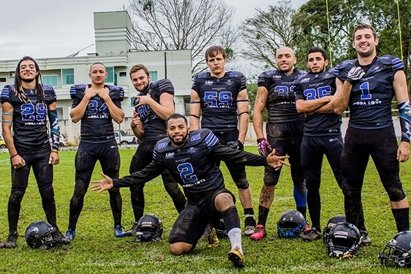 Black Hawks estreia em casa no sbado