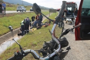 Acidente entre carro e moto deixa dois feridos na BR-470, em Gaspar