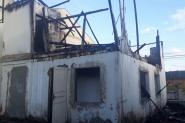 Casa � destru�da por inc�ndio na manh� de domingo em Gaspar 