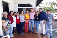 Grupo gasparense ´Fio da Meada´ doa cachecóis e mantas à casa de repouso