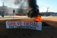 Caminhoneiros de SC realizam protesto contra alta no preço do diesel