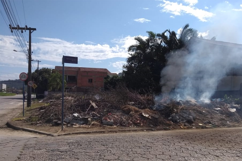 Vereador Ciro pede limpeza de ruas e terrenos baldios 