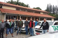 Taxistas de Gaspar apoiam greve dos caminhoneiros