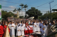 Procissão de Corpus Christi emociona católicos em Gaspar