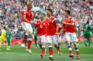 Anfitriã vence na estreia da Copa do Mundo