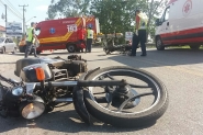 Tr�s pessoas ficam feridas em acidente entre duas motos em Gaspar
