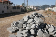 Obra inacabada causa transtornos para moradores de Ilhota
