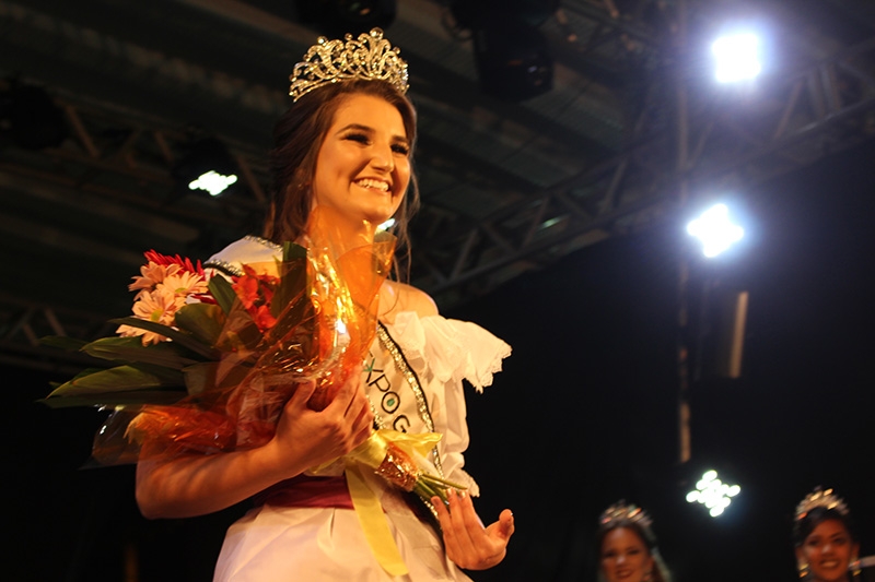 Nayara Vieira � eleita rainha da ExpoGaspar 2019
