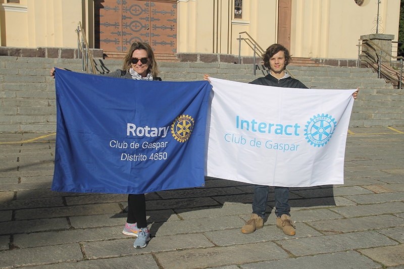 Rotary e Interact Clube de Gaspar levam jovem a evento nacional