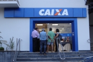 Trabalhadores de todas as idades j� podem sacar cotas do Pis/Pasep