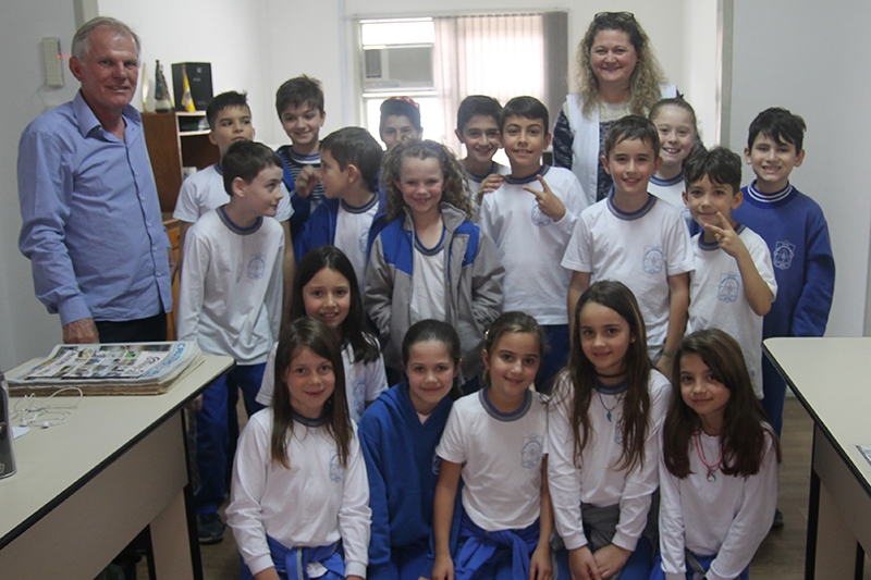 Alunos do Col�gio Madre Francisca Lampel visitam a reda��o do Cruzeiro do Vale