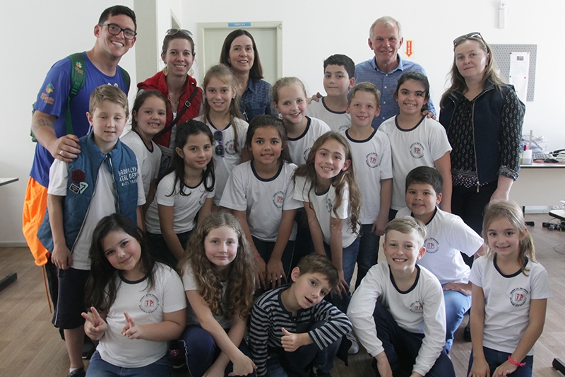 Alunos da Escola Frei Policarpo visitam a reda��o do Cruzeiro do Vale