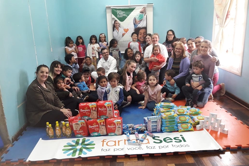 Projeto Amigos da farmaSesi arrecada 19 mil itens em campanha