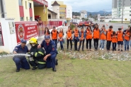 Crianças do programa Agente Mirim visitam quartel dos Bombeiros de Gaspar