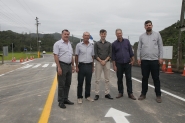 Parceria entre Britagem Barrac�o e Prefeitura resulta em pavimenta��o no Arraial Baixo