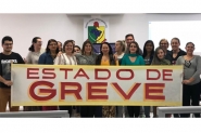 Sem revis�o salarial, servidores de Ilhota est�o em estado de greve