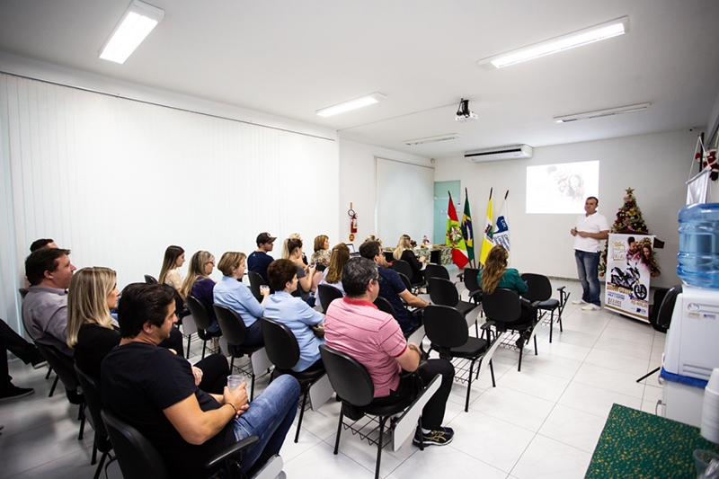 CDL de Gaspar lan�a campanha 'O seu presente de Natal'