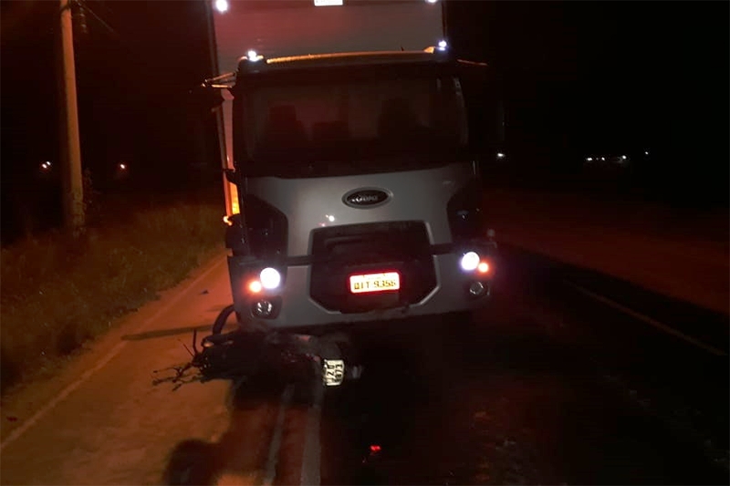 Acidente entre motos e caminh�o deixa dois feridos na Rodovia Ivo Silveira, em Gaspar