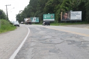 Buracos na rua Anfil�quio Nunes Pires: Desvie, se puder!
