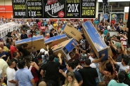 Comerciantes e consumidores se preparam para a Black Friday
