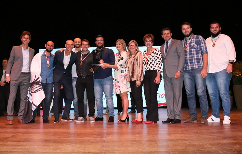 Black Hawks comemora conquista do trofu Gustavo Kuerten Excelncia no Esporte