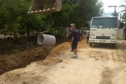 Ap�s reclama��o de moradores, prefeitura amplia sistema de drenagem da rua Concei��o