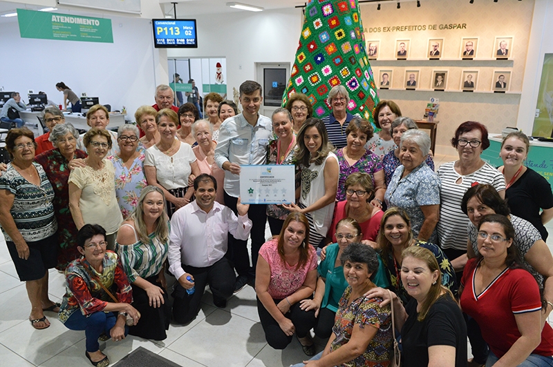 Gaspar recebe selo 'Estratégia Brasil Amigo da Pessoa Idosa'