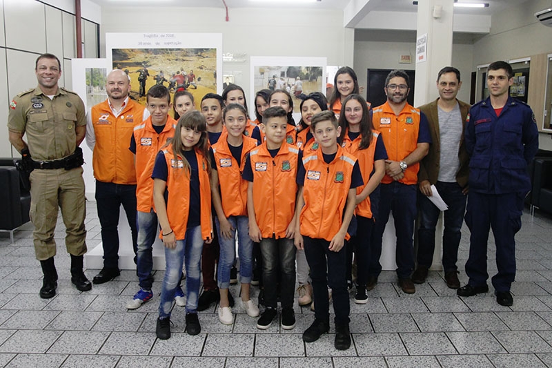 Projeto 'Agente Mirim' forma alunos da escola Vitrio Anacleto Cardoso
