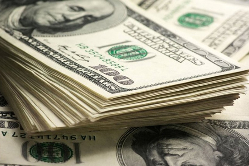 Dólar volta a subir e encerra o dia cotado a R$ 3,90
