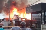 Incêndio queima bar e duas casas em Gaspar