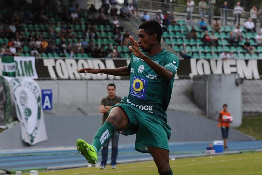 Metropolitano é goleado na capital