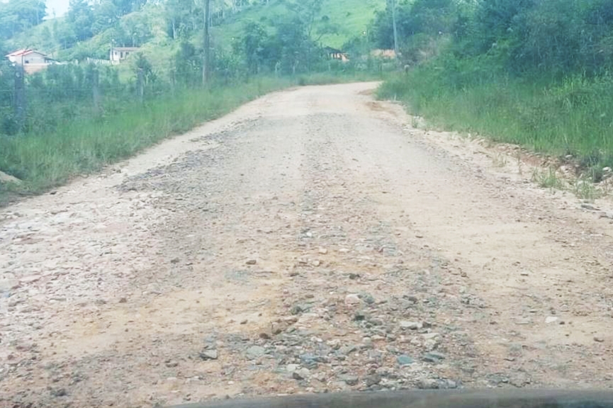 Moradores reclamam de falta de manuten��o em rua de Ilhota