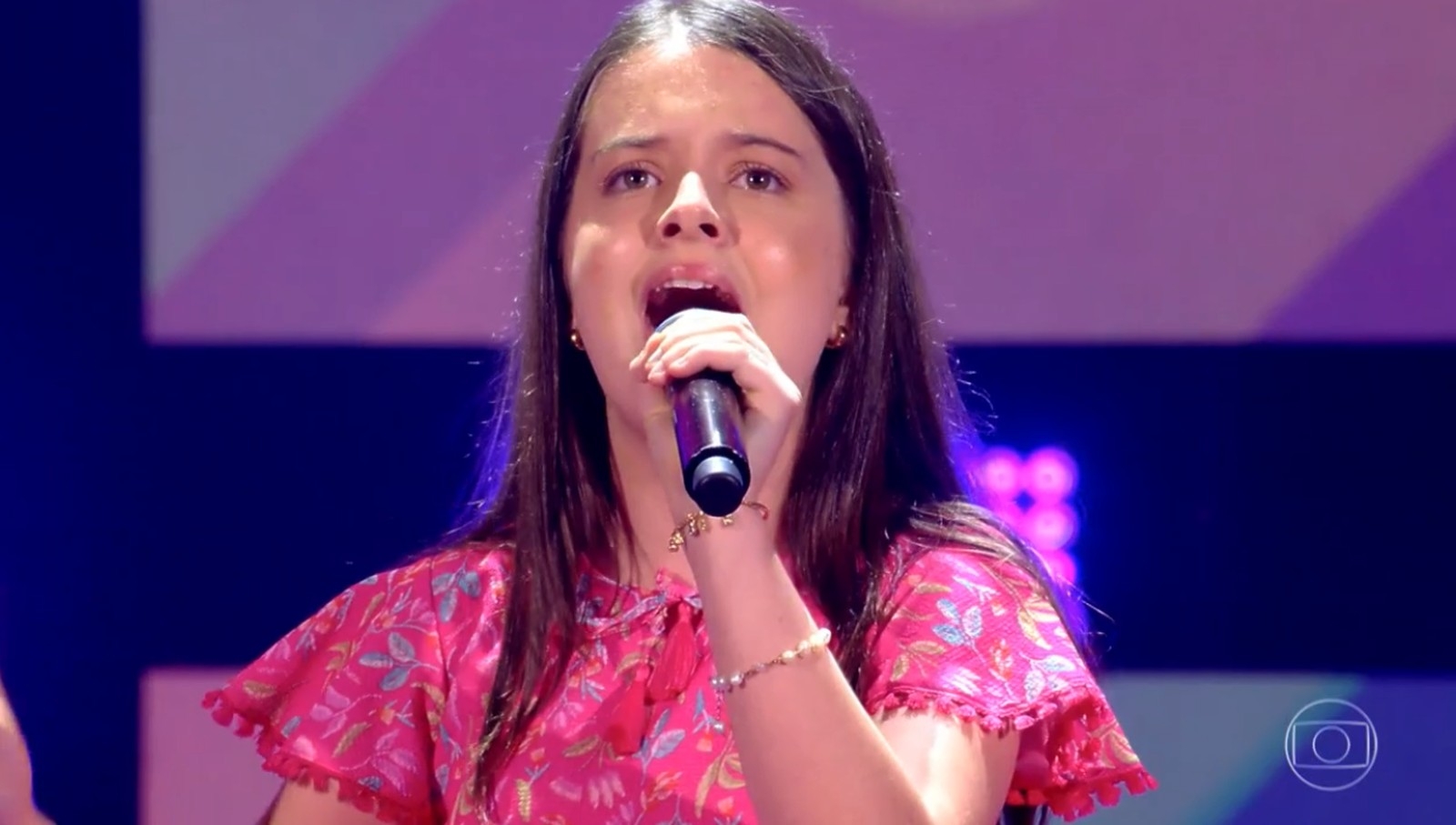 Gasparense é selecionada para próxima fase do programa The Voice Kids, da Rede Globo