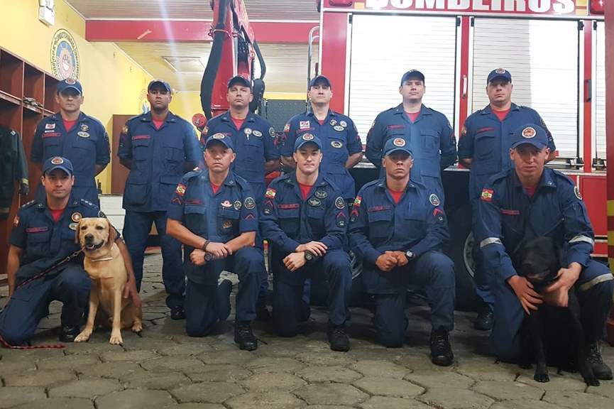 Segunda equipe de bombeiros de SC viaja para refor�ar buscas em Brumadinho