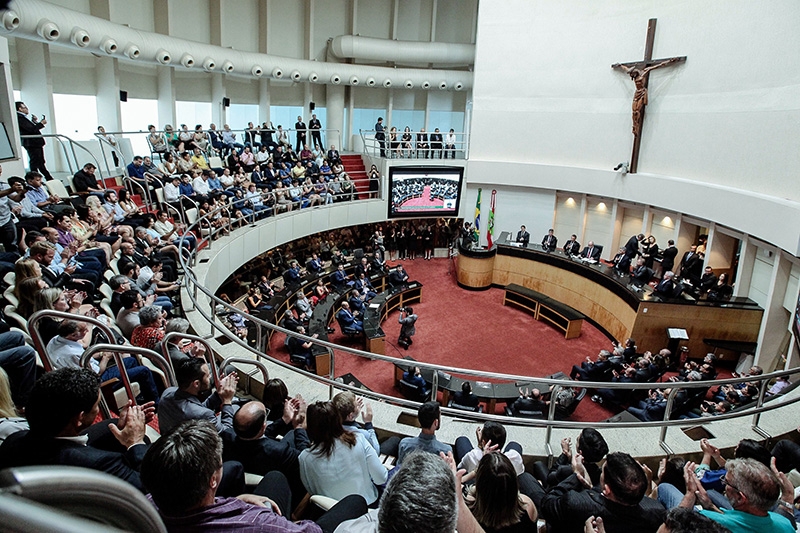 Deputados eleitos para o mandato 2019-2023 s�o oficialmente empossados