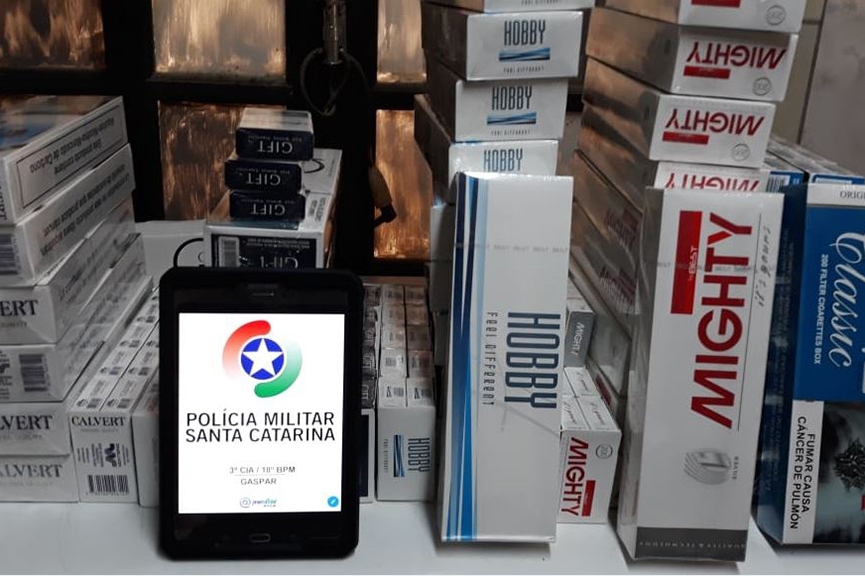 PM apreende mais de 7 mil ma�os de cigarros contrabandeados em Gaspar e Ilhota