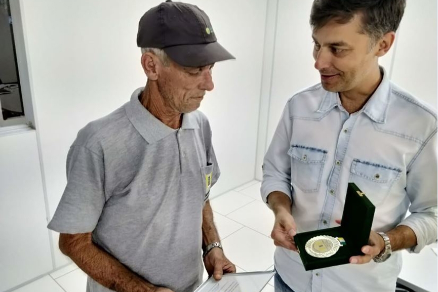Servidor mais antigo em atividade na Prefeitura de Gaspar � homenageado