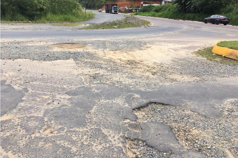 Moradores cobram melhorias no acesso � rua Bonif�cio Haendchen