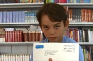 Menino de Ca�ador recebe resposta de carta enviada � Rainha da Inglaterra