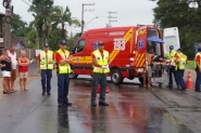 Colis�o entre carro e moto deixa jovem ferida em Gaspar
