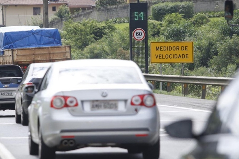 Lombadas eletr�nicas s�o retiradas da BR-470, no trecho de Gaspar