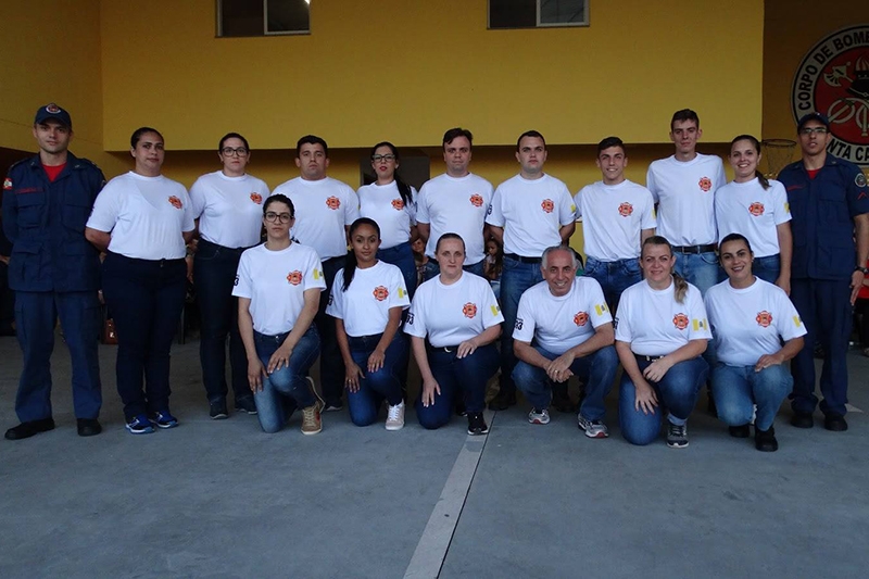 Bombeiros de Gaspar promovem curso sobre atendimento a emergências voltado à comunidade