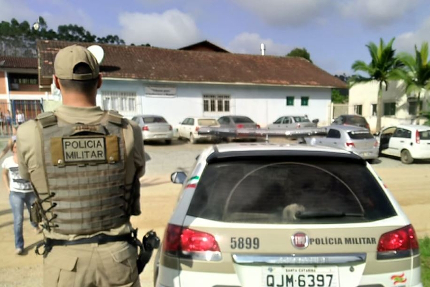 Polícia reforça fiscalização em escolas de Ilhota após ameaça de ataque