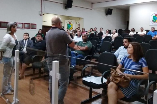 Servidores de Gaspar n�o aceitam proposta da prefeitura e entram em 'estado de greve'
