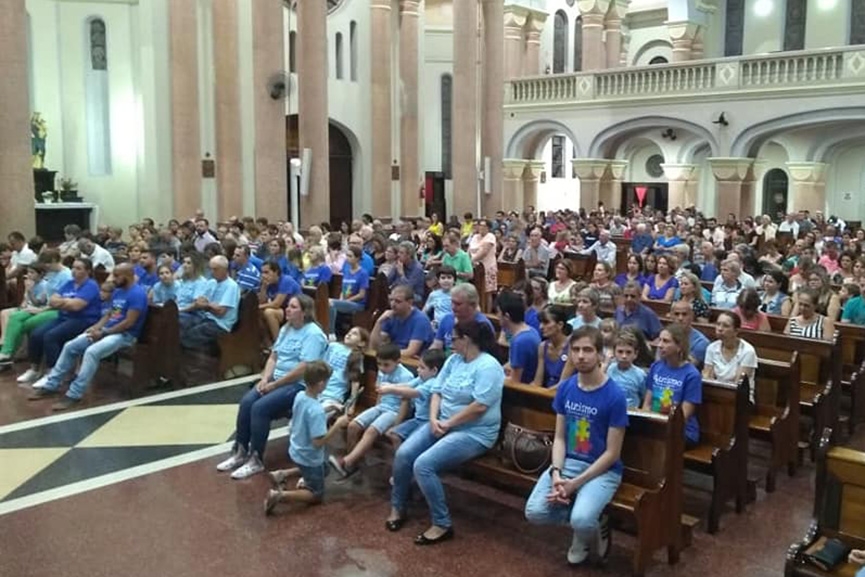 Missa na Igreja Matriz marca início das ações do 'Abril Azul' em Gaspar